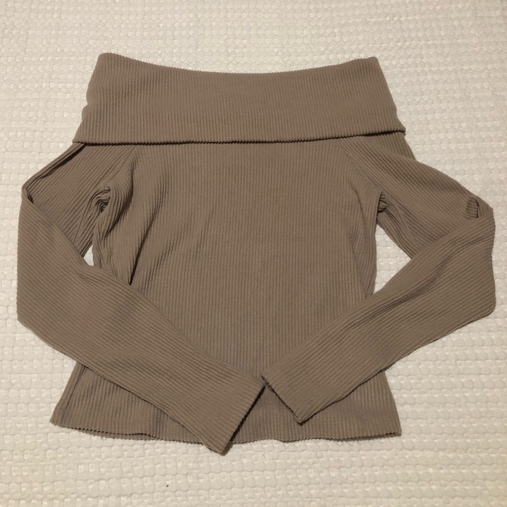 Off the shoulder Abercrombie top